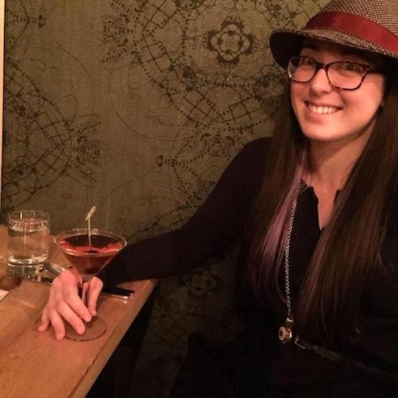 Meet your Posher, Lauren - Picture 1 of 2